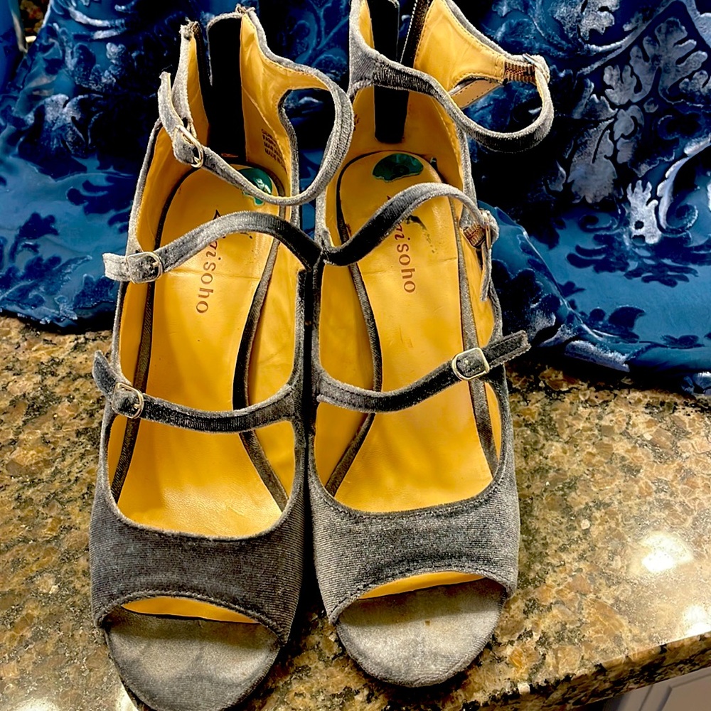 Zigisoho block heels!